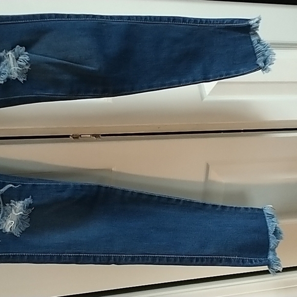 VIBRANT m.i.u., Destroyed Denim Jeans with Raw Hem 3(W25) - Picture 8 of 15